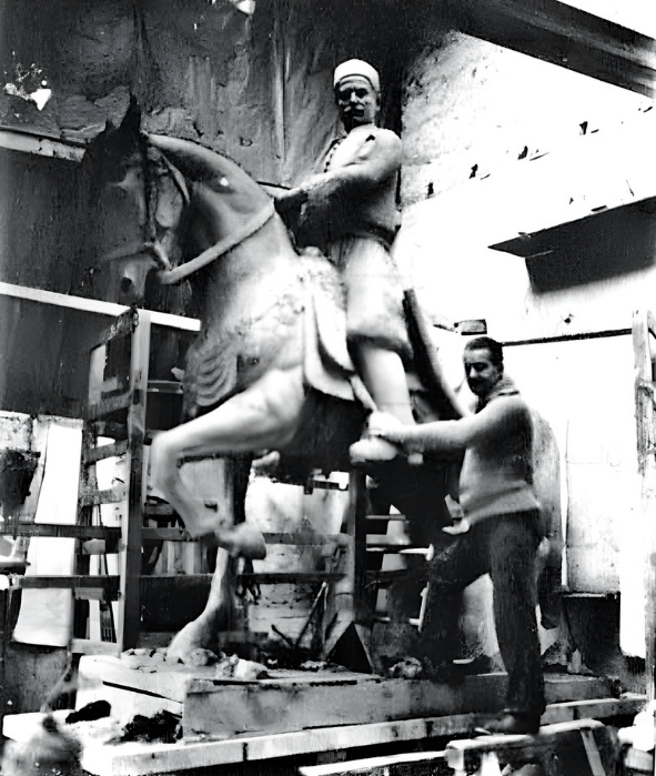 Yusuf Huwayyik with his statue of Youssef Bey Karam in Neaple 1932
