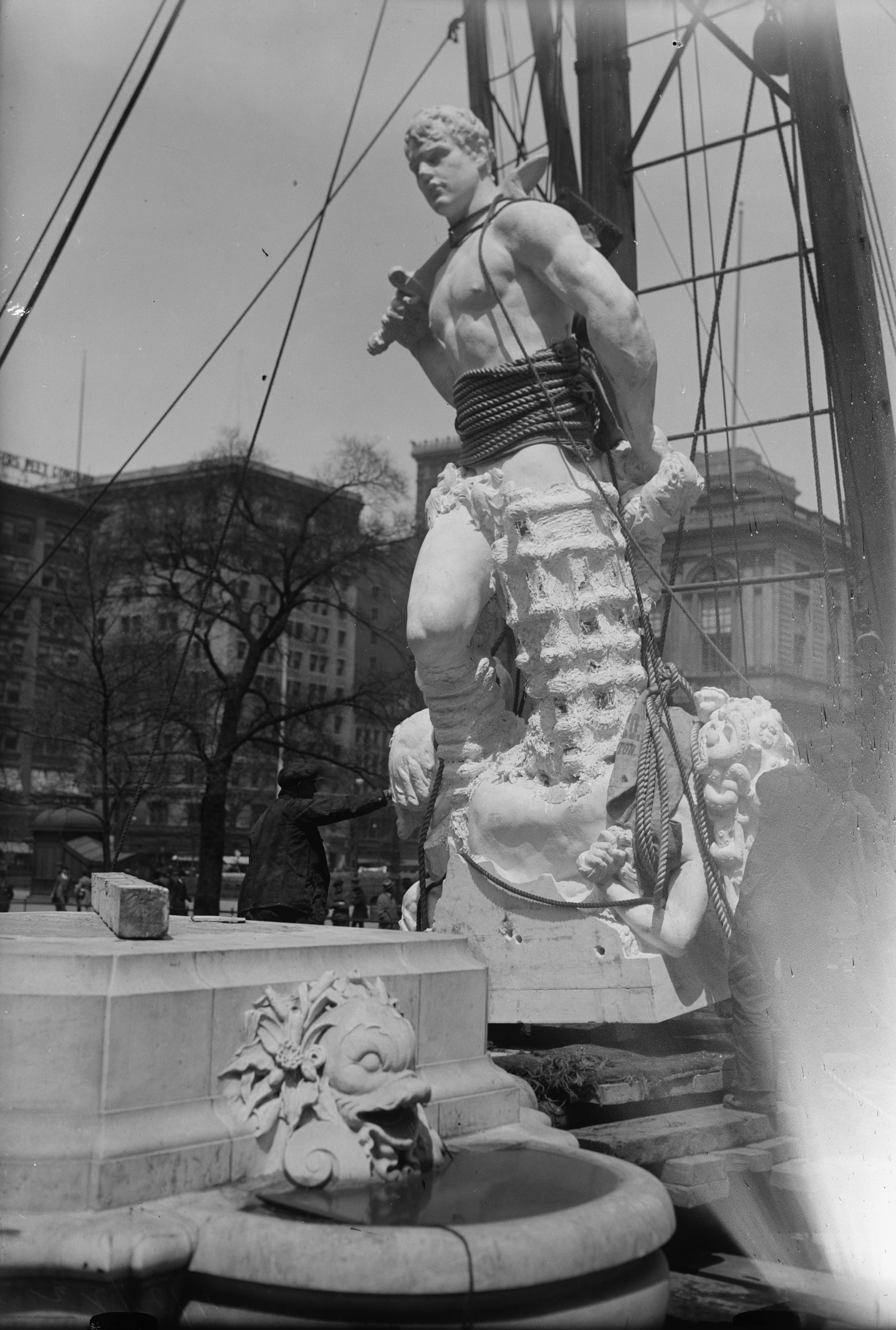 Installation of the Civic Virtue monument in City Hall Park, New York, 1922