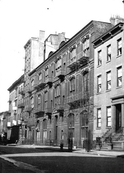 51 West Tenth Street, New York, photographed in 1914